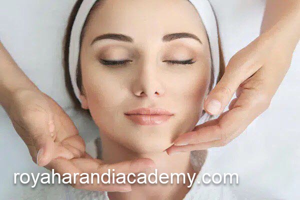 پاکسازی پوست در کلینیک زیبایی مجهز و پیشرفته | آکادمی رویا هرندی
