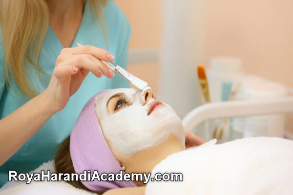 شناخت انواع پوست در دوره آموزش فیشیال | آکادمی رویا هرندی