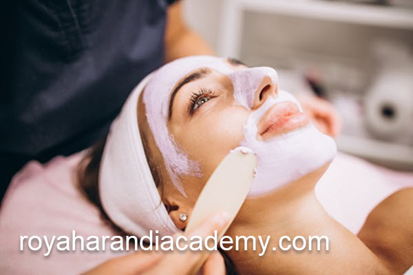 پاکسازی و فشیال پوست در کلینیک تخصصی | آکادمی رویا هرندی