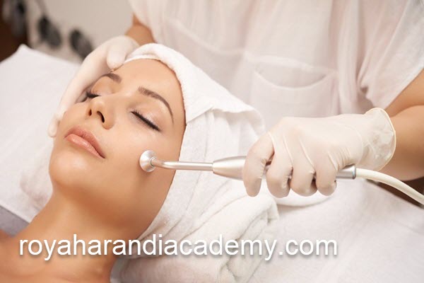 خدمات فیشیال پوست در آکادمی معتبر | آکادمی رویا هرندی