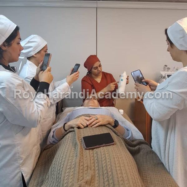 دوره-صفر-تا-صد-فیشیال-و-تجهیزات-آکادمی-رویا-هرندی (3) دوره صفر تا صد پاکسازی صورت | آکادمی رویا هرندی