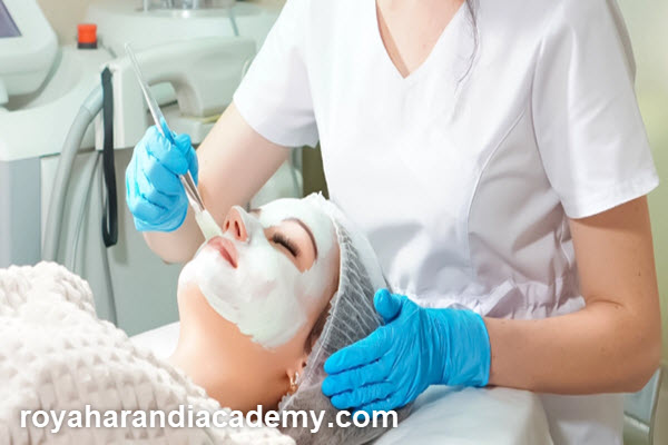 تفاوت اسکین کر و بیوتی تراپیست | آکادمی رویا هرندی