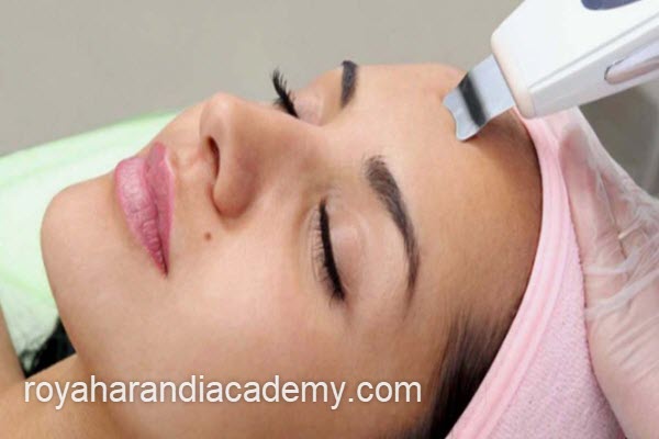 قیمت دوره های آموزشی پاکسازی پوست | آکادمی رویا هرندی