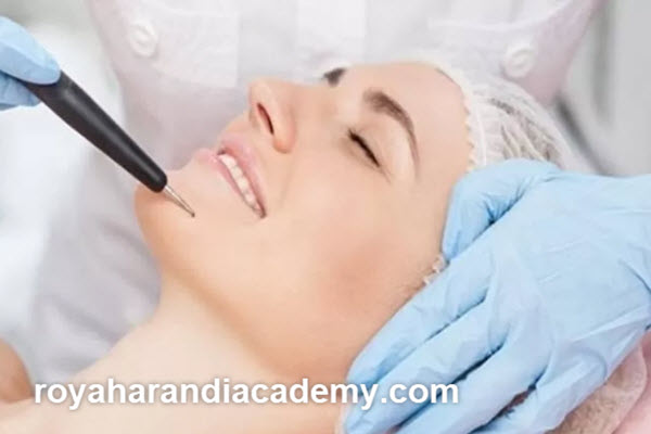 چگونه کلینیک مناسب برای رفع کک و مک با دستگاه نانو آر اف در غرب تهران پیدا کنیم؟